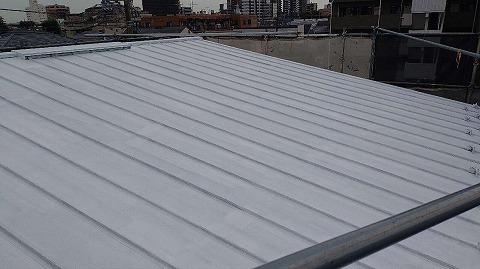 ②屋根塗装　下塗りの詳細写真