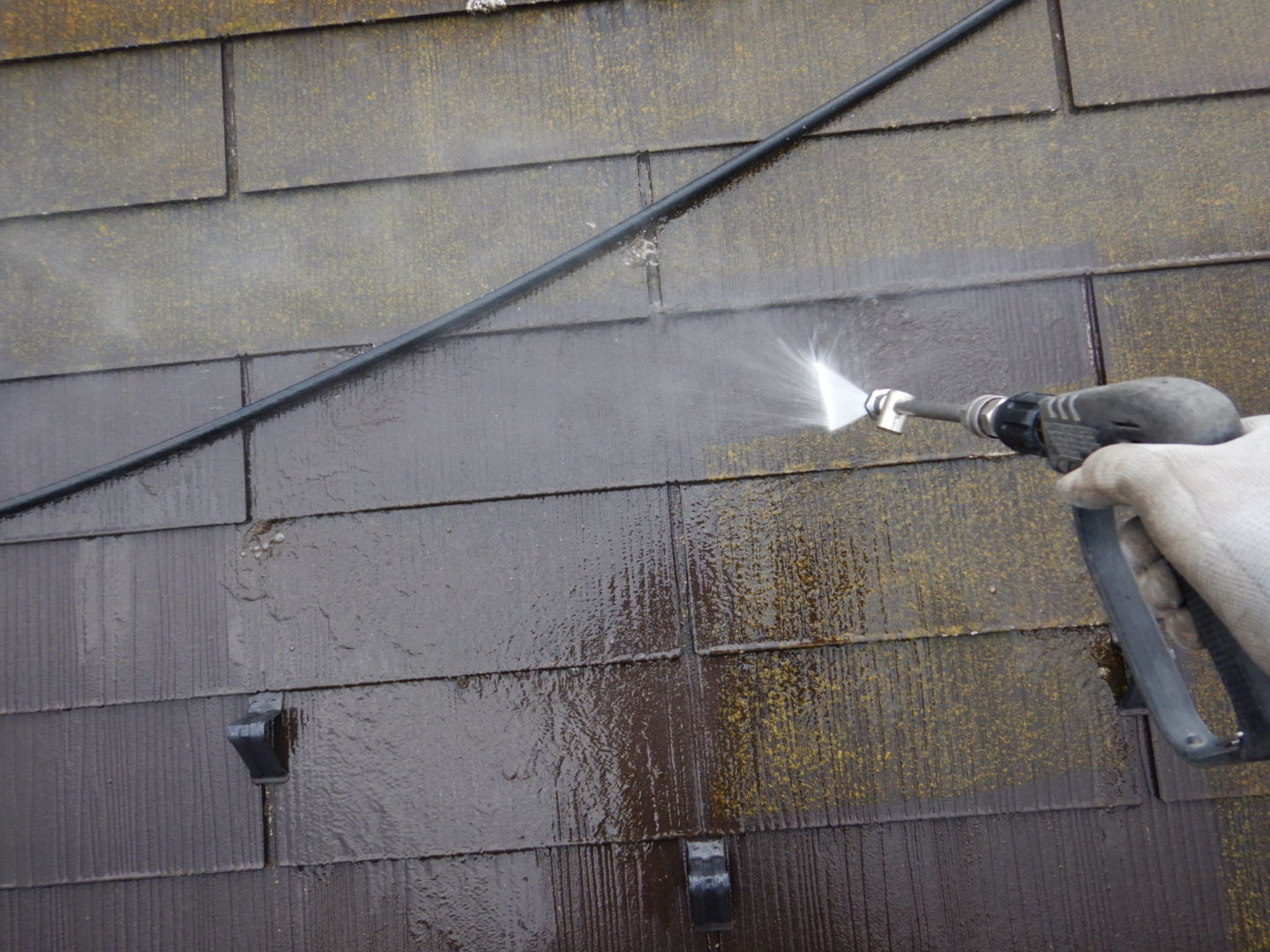 ①高圧洗浄の詳細写真