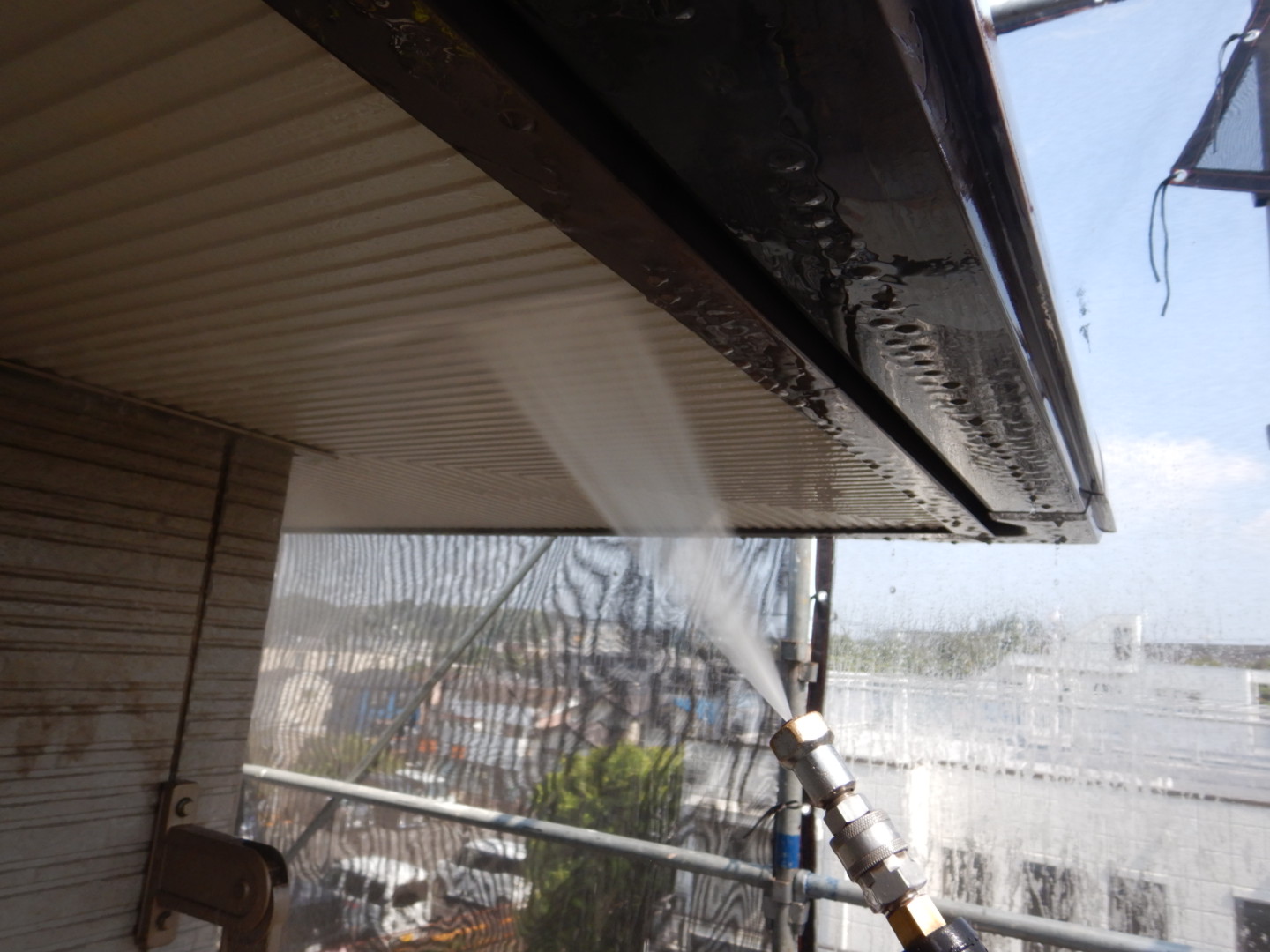 ①高圧洗浄の詳細写真