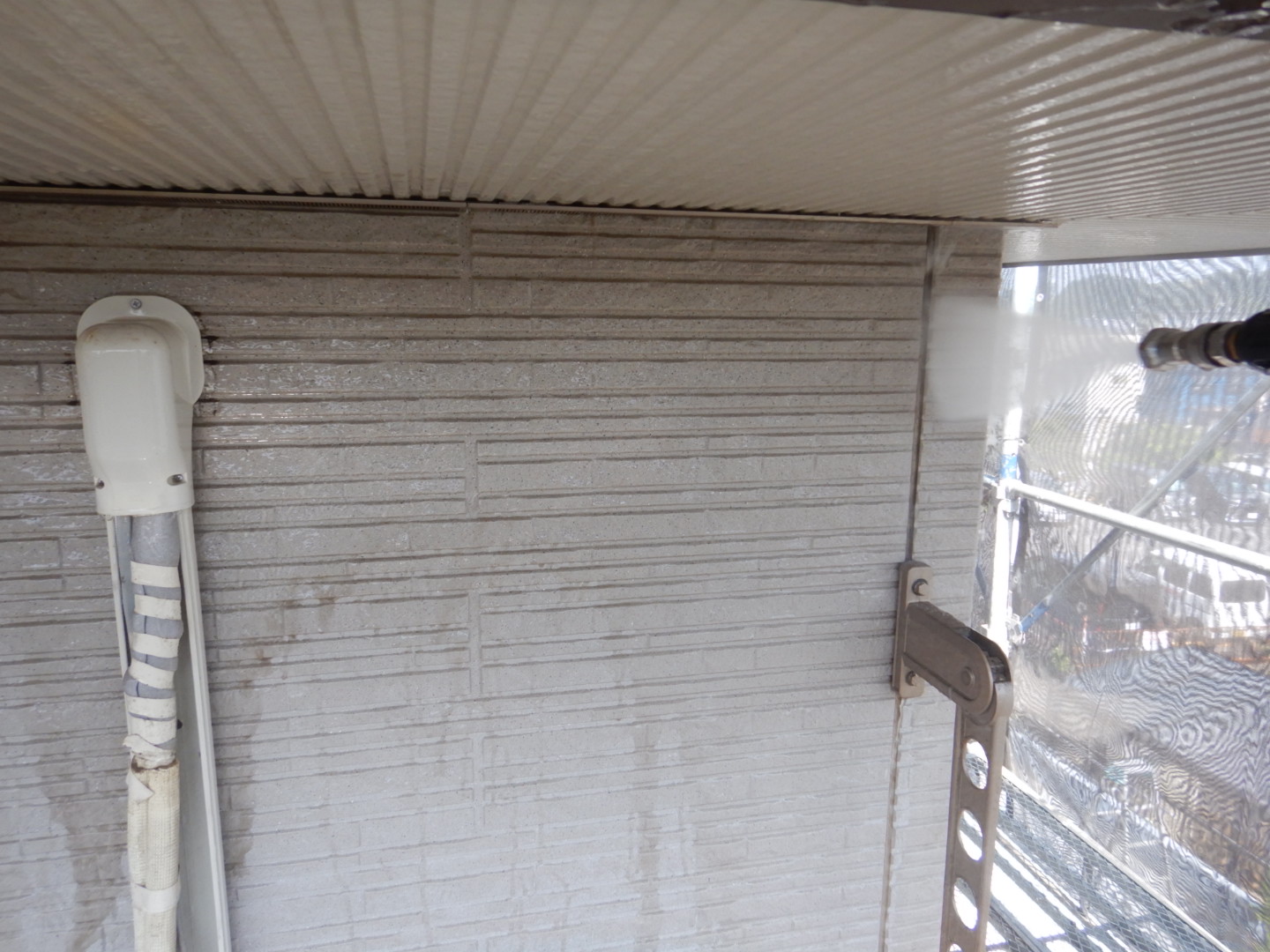 ①高圧洗浄の詳細写真