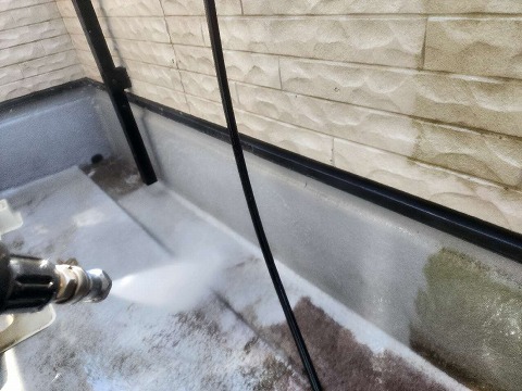①高圧洗浄の詳細写真