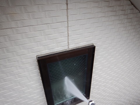 ①高圧洗浄の詳細写真
