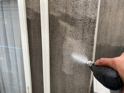 ①高圧洗浄の詳細写真
